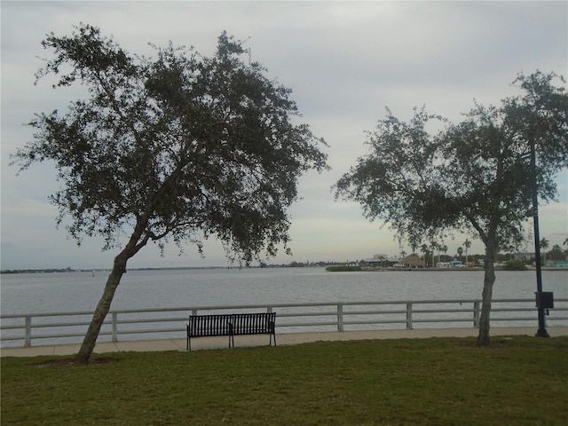 view of yard featuring a water view