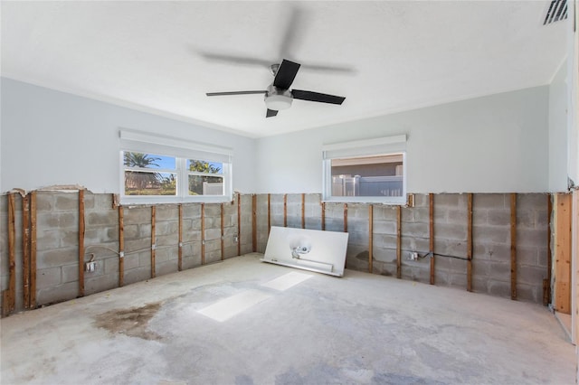 empty room with ceiling fan