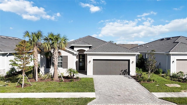 view of front of property featuring a front yard and a garage