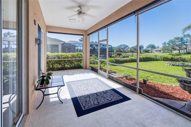 sunroom with ceiling fan