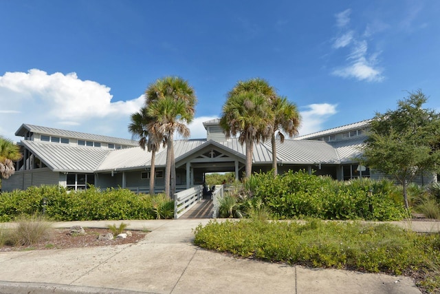 view of front of property