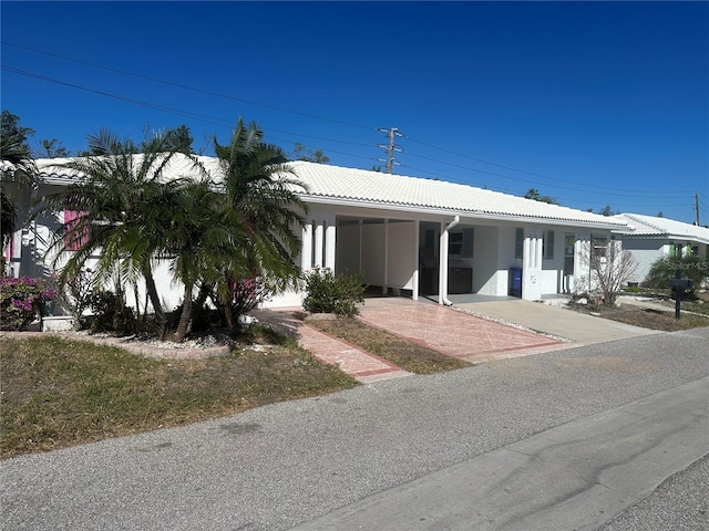 view of front facade featuring a carport