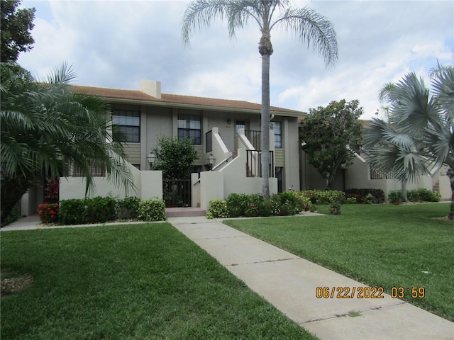 view of front of property with a front lawn