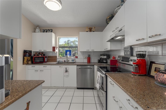 kitchen with tasteful backsplash, a textured ceiling, stainless steel appliances, sink, and white cabinets