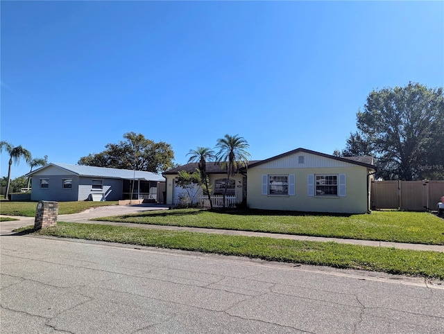 single story home with a front yard