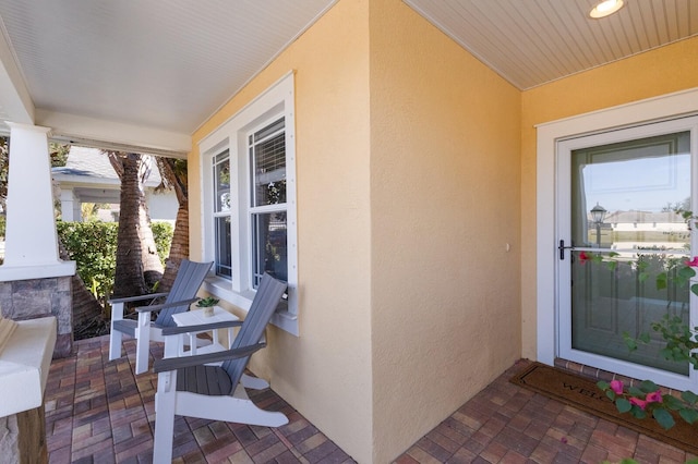 property entrance with covered porch