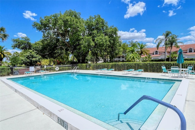 view of swimming pool