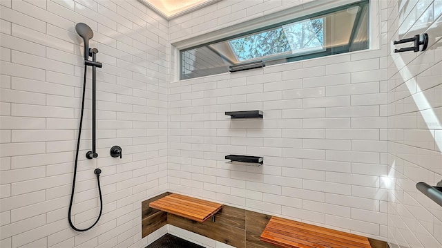 bathroom featuring a tile shower