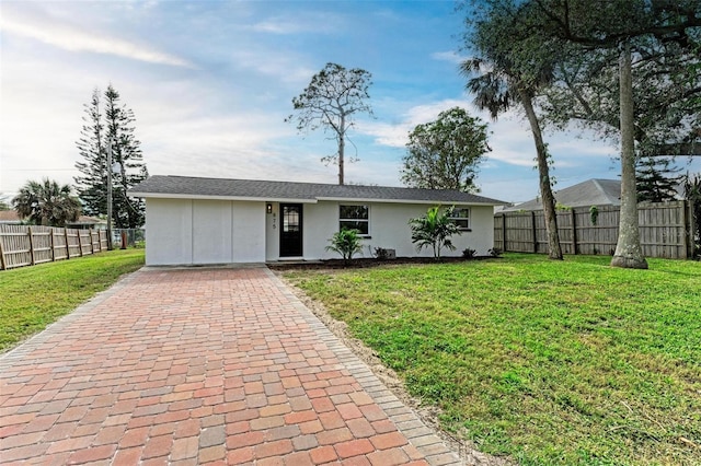 single story home featuring a front yard