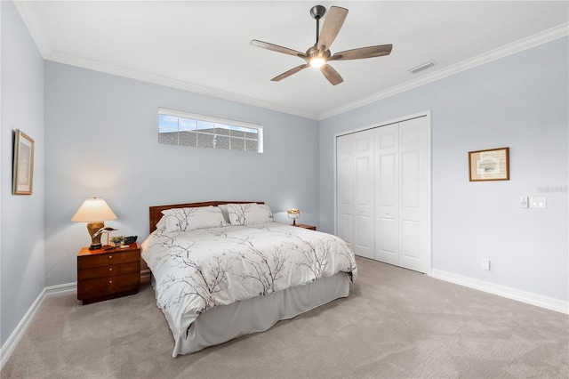 bedroom featuring a closet, ceiling fan, crown molding, and light carpet