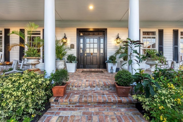 entrance to property featuring a porch