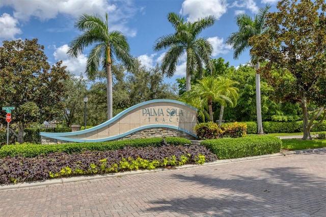 view of community / neighborhood sign