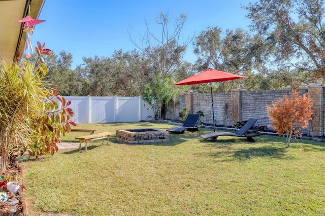 view of yard featuring a fire pit