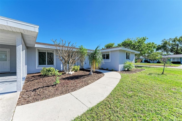 ranch-style home featuring a front lawn