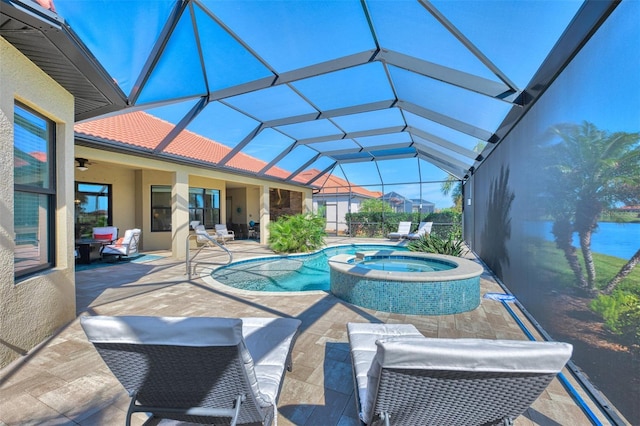 view of swimming pool with a lanai, a patio area, an in ground hot tub, and ceiling fan