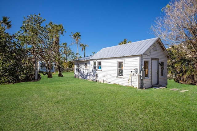 exterior space featuring a yard