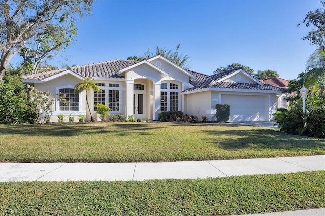 view of front facade featuring a front yard and a garage