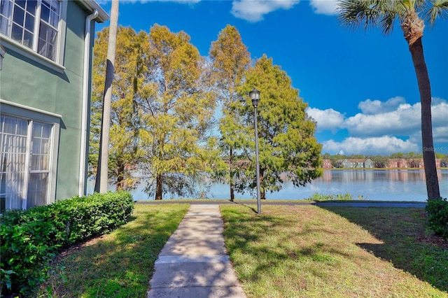 view of yard featuring a water view