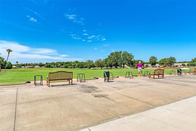 view of property's community featuring a lawn