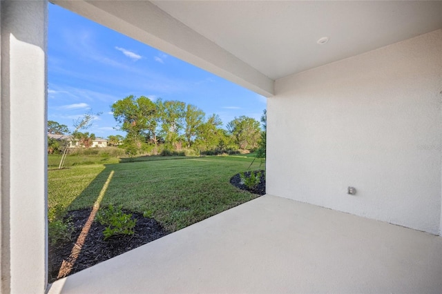 view of yard with a patio