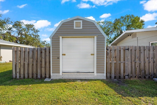 view of outdoor structure featuring a yard