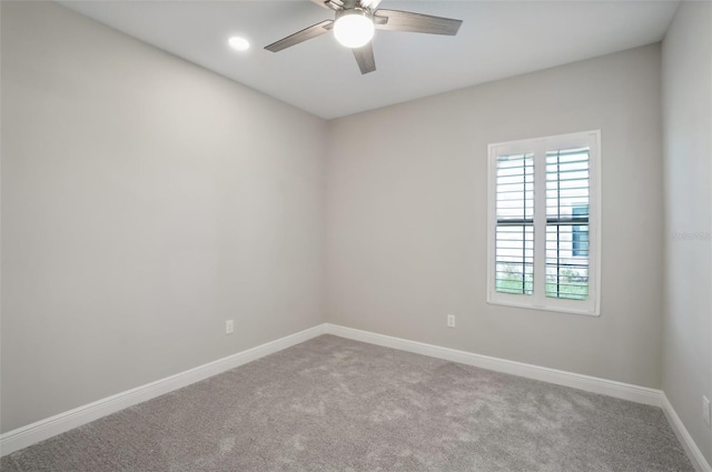 unfurnished room with carpet flooring and ceiling fan