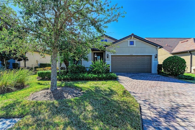 view of front of house featuring a garage and a front yard