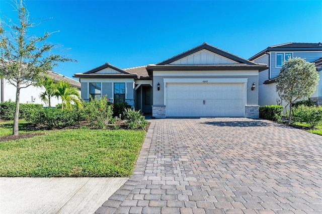 view of front of house featuring a garage and a front lawn