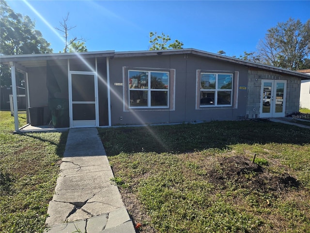 view of front of house with a front lawn