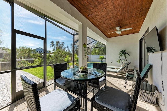 901 30th Ct E, Bradenton, FL 34208 - sunroom featuring a ceiling fan and outdoor dining space