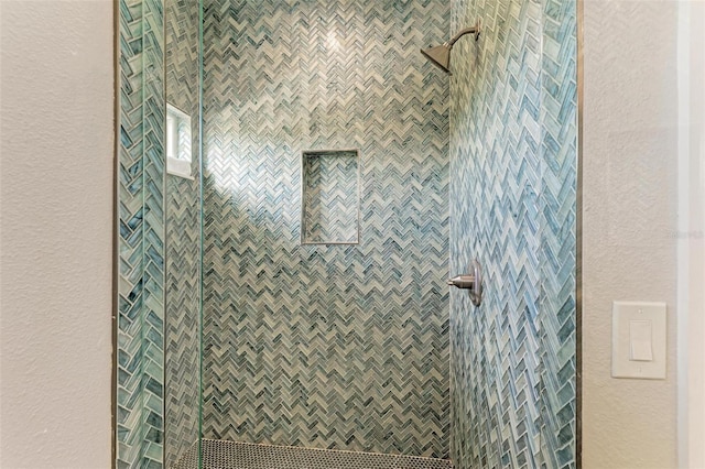 bathroom featuring tiled shower