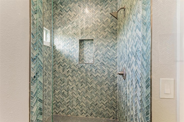 901 30th Ct E, Bradenton, FL 34208 - bathroom featuring a stall shower and a textured wall