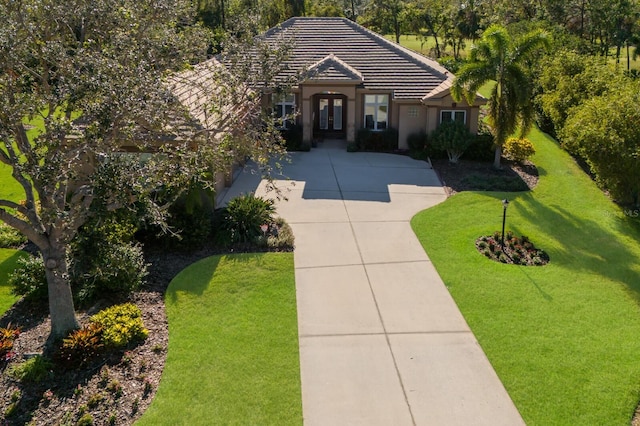 view of front of home featuring a front yard