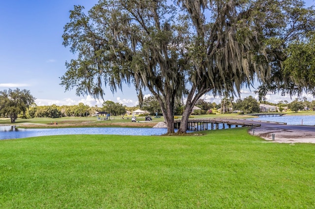 view of yard featuring a water view