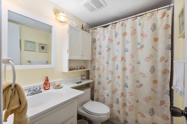 bathroom with a shower with curtain, vanity, and toilet