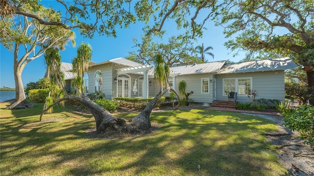 ranch-style house featuring a pergola and a front yard