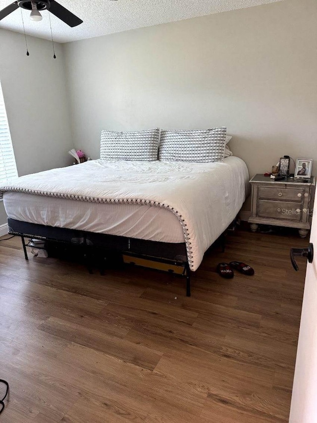 bedroom featuring a textured ceiling, hardwood / wood-style flooring, and ceiling fan