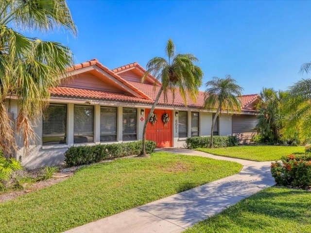 view of front of house with a front lawn