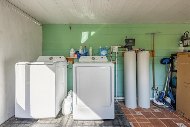 laundry room with washer and clothes dryer