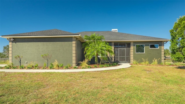 view of front of property with a front lawn