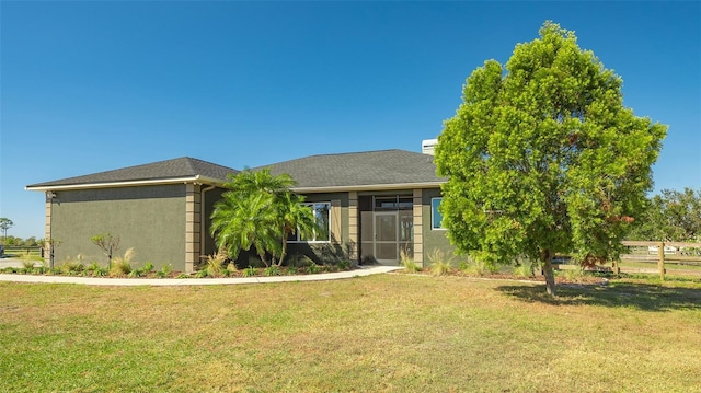 view of front of house with a front lawn