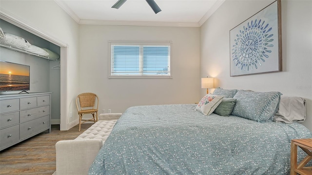 bedroom with ornamental molding, ceiling fan, and light hardwood / wood-style floors