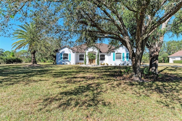 ranch-style home featuring a front lawn