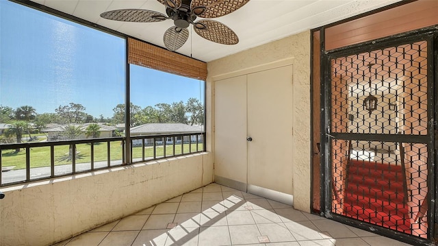 sunroom / solarium with ceiling fan