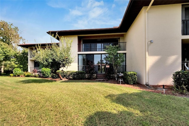 back of house featuring a yard