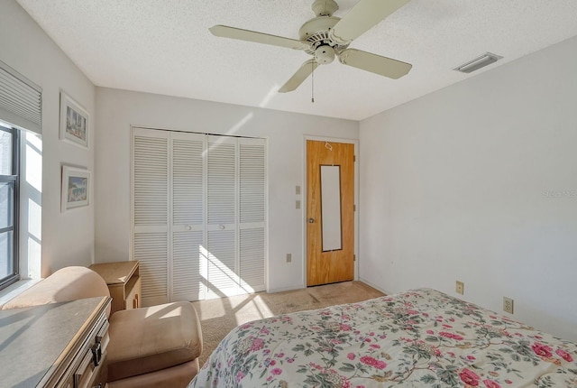 bedroom featuring a textured ceiling, a closet, and ceiling fan