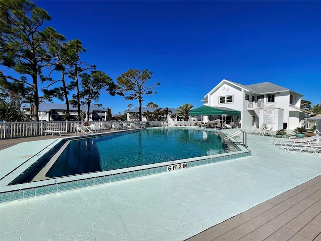 view of swimming pool featuring a patio