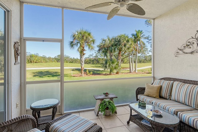 sunroom with ceiling fan