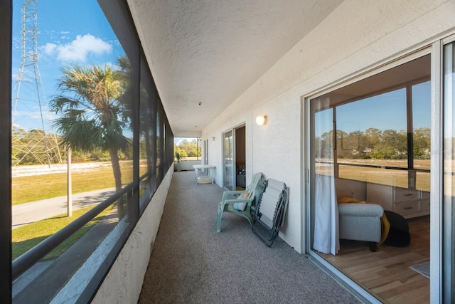 sunroom with vaulted ceiling