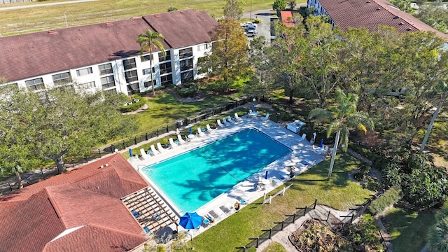 view of swimming pool